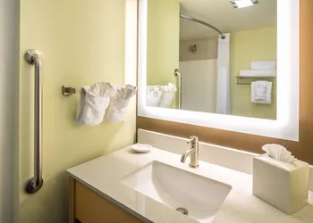 Red Lion Inn & Suites Everett hotel thumbnail 5