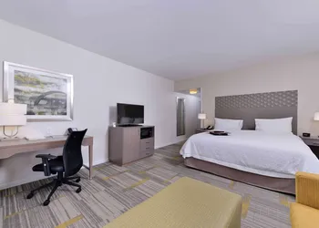 Hampton Inn & Suites Shelby hotel thumbnail 8