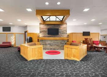 Ramada by Wyndham Alpena hotel thumbnail 3