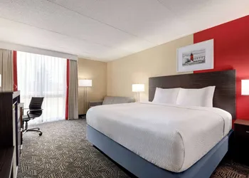 Ramada by Wyndham Alpena hotel thumbnail 4