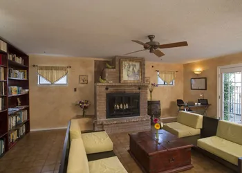 The Lakehouse Bed & Breakfast hotel thumbnail 3