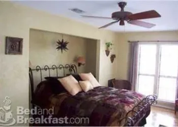 The Lakehouse Bed & Breakfast hotel thumbnail 6