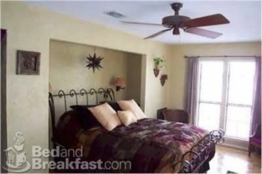 The Lakehouse Bed & Breakfast hotel detail image 6
