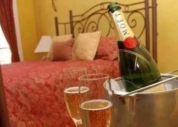The Lakehouse Bed & Breakfast hotel thumbnail 7