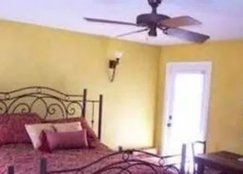 The Lakehouse Bed & Breakfast hotel thumbnail 8