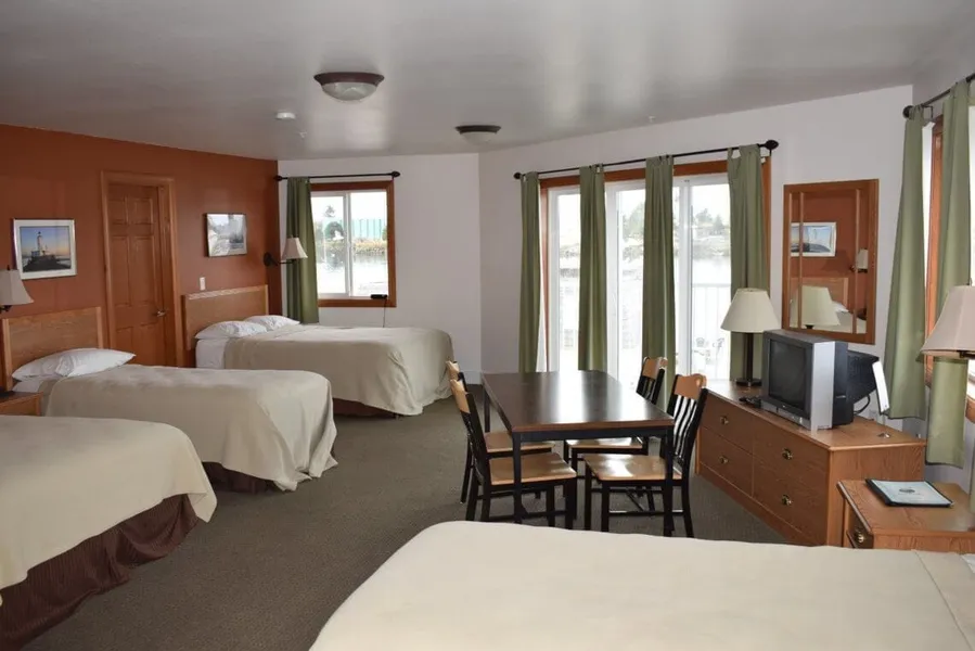 Longliner Lodge and Suites hotel detail image 2
