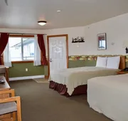 Longliner Lodge and Suites hotel detail image 3