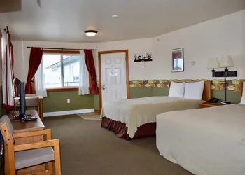 Longliner Lodge and Suites hotel thumbnail 3