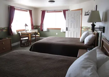 Longliner Lodge and Suites hotel thumbnail 5