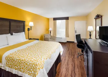 Days Inn by Wyndham Madison hotel thumbnail 7