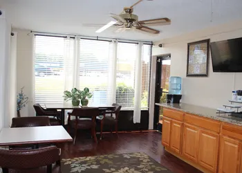 Economy Inn hotel thumbnail 2