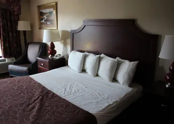 Economy Inn hotel thumbnail 5
