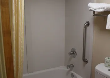 Economy Inn hotel thumbnail 8