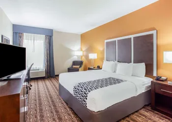 La Quinta Inn & Suites by Wyndham Gonzales TX hotel thumbnail 5
