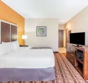 La Quinta Inn & Suites by Wyndham Gonzales TX hotel detail image 7