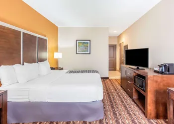 La Quinta Inn & Suites by Wyndham Gonzales TX hotel thumbnail 7