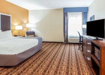 La Quinta Inn & Suites by Wyndham Gonzales TX hotel thumbnail 8