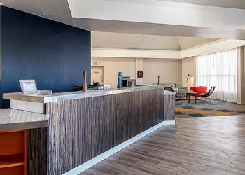 Econo Lodge hotel thumbnail 3