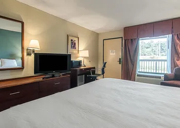 Econo Lodge hotel thumbnail 6