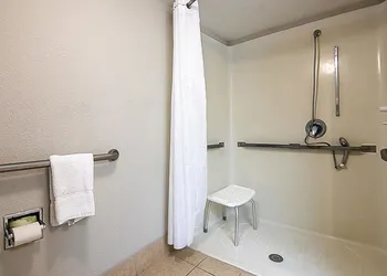 Econo Lodge hotel thumbnail 8