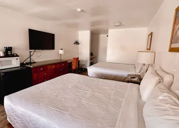 Whispering Sands Motel hotel thumbnail 7