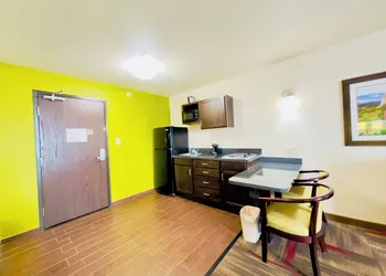 Black Gold Suites Tioga hotel thumbnail 8