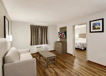 Red Roof Inn & Suites Pensacola - NAS Corry hotel thumbnail 6