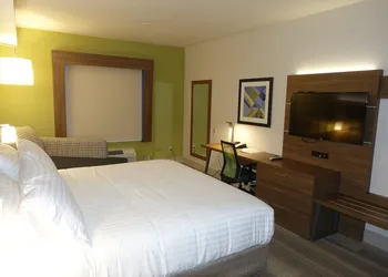 Holiday Inn Express & Suites Brentwood by IHG hotel thumbnail 3