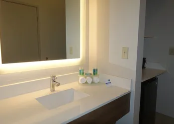 Holiday Inn Express & Suites Brentwood by IHG hotel thumbnail 7