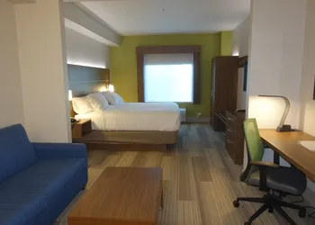 Holiday Inn Express & Suites Brentwood by IHG hotel thumbnail 8