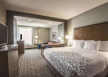 La Quinta Inn & Suites by Wyndham Kingman hotel thumbnail 5