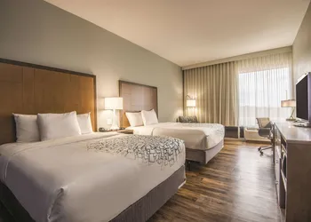 La Quinta Inn & Suites by Wyndham Kingman hotel thumbnail 7