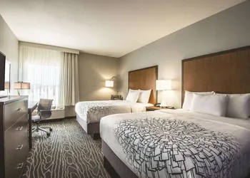 La Quinta Inn & Suites by Wyndham Kingman hotel thumbnail 8