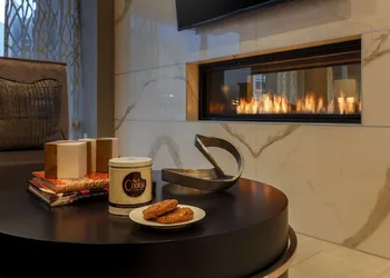 DoubleTree by Hilton Evansville hotel thumbnail 2