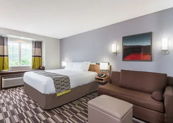 Microtel Inn & Suites By Wyndham New Martinsville hotel thumbnail 2