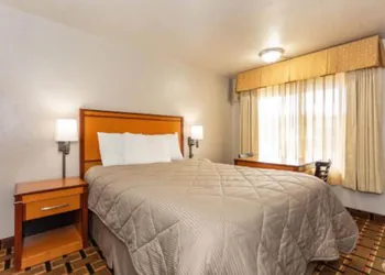 Anchor Bay Inn hotel thumbnail 5