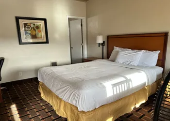 Anchor Bay Inn hotel thumbnail 6