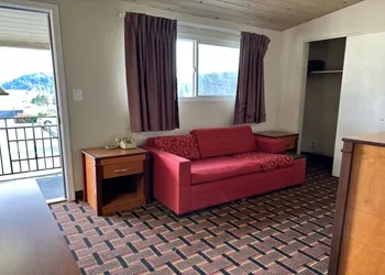 Anchor Bay Inn hotel thumbnail 8