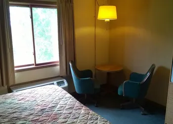 The Travelers Inn hotel thumbnail 3