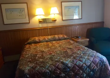The Travelers Inn hotel thumbnail 6