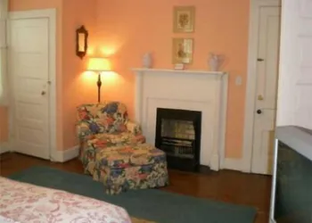 Oak Manor Inn hotel thumbnail 2