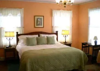 Oak Manor Inn hotel thumbnail 4
