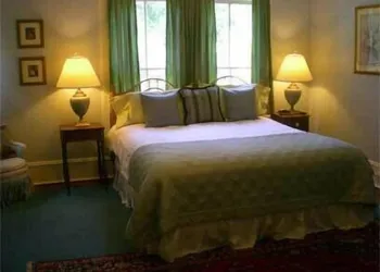 Oak Manor Inn hotel thumbnail 5