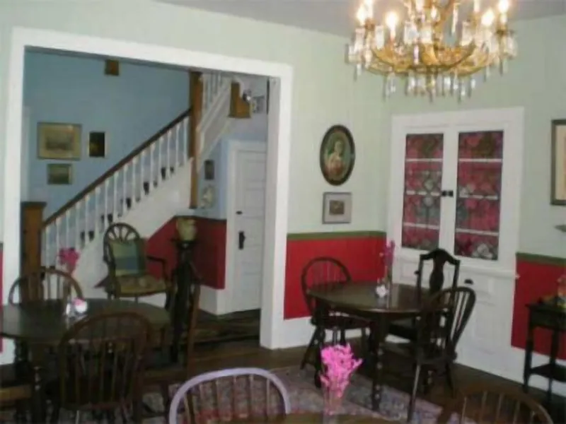 Oak Manor Inn hotel detail image 6