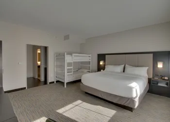 Holiday Inn Express & Suites Charleston NE Mt Pleasant US17 by IHG hotel thumbnail 4