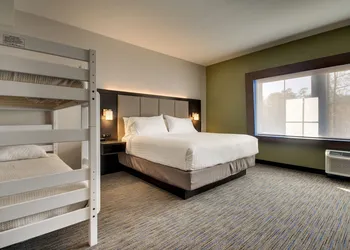 Holiday Inn Express & Suites Charleston NE Mt Pleasant US17 by IHG hotel thumbnail 7