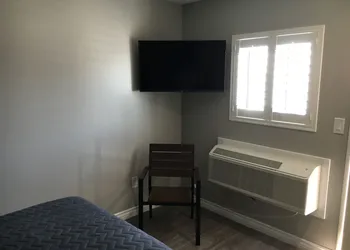 Clover motel hotel thumbnail 6