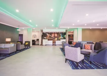 La Quinta Inn & Suites by Wyndham Cullman hotel thumbnail 2
