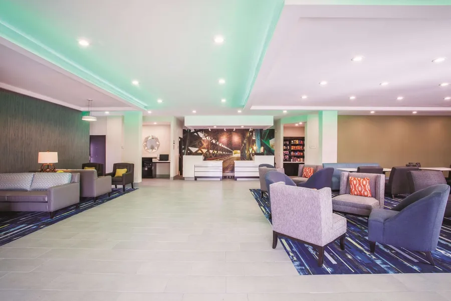 La Quinta Inn & Suites by Wyndham Cullman hotel detail image 2