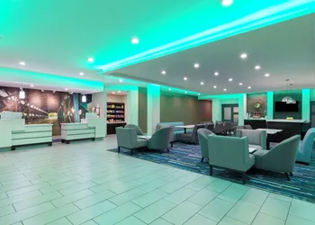 La Quinta Inn & Suites by Wyndham Cullman hotel thumbnail 6